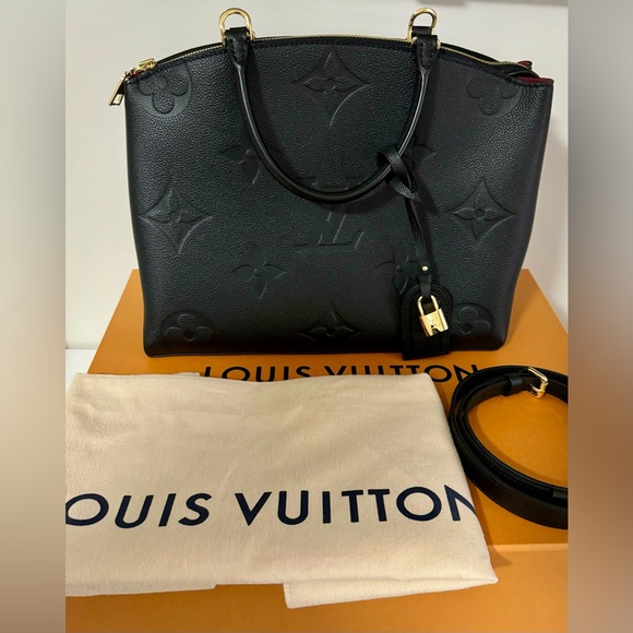 Louis Vuitton Grand Palais - Picture 2 of 13